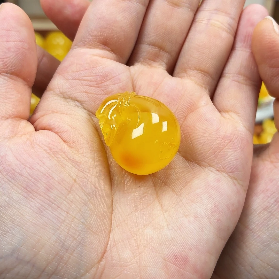 蜜蜡未镶嵌颈饰焦皮俏色钱袋