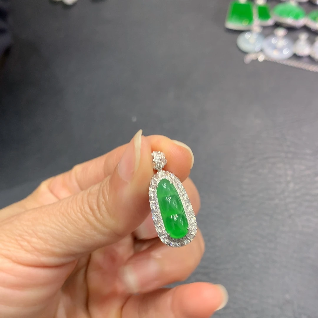 翡翠18K金镶嵌吊坠(不含链)