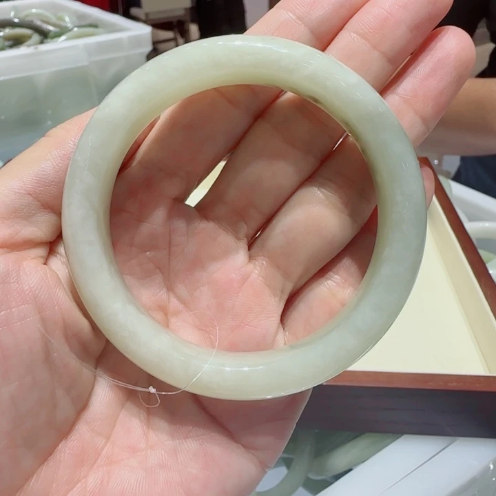 未镶嵌手镯和田玉75