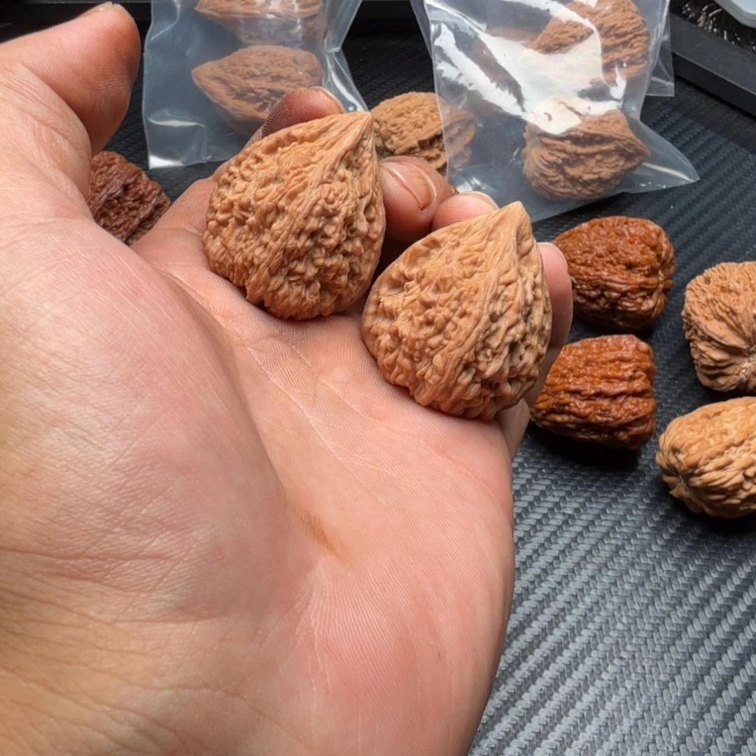 吊坠桃核手捻三角塔尖精品