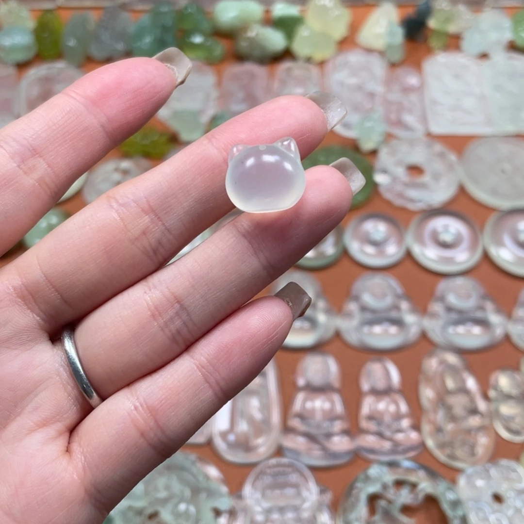 彻***念蛇纹石玉未镶嵌颈饰