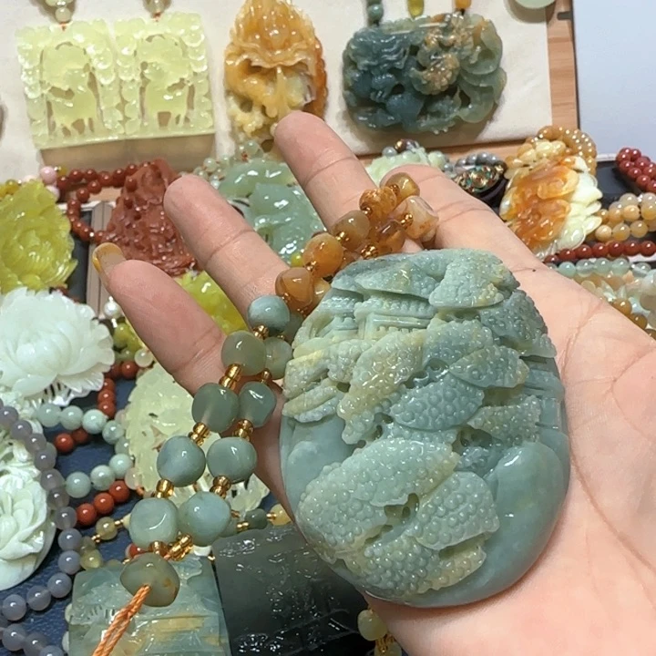 未镶嵌蛇纹石玉吊坠