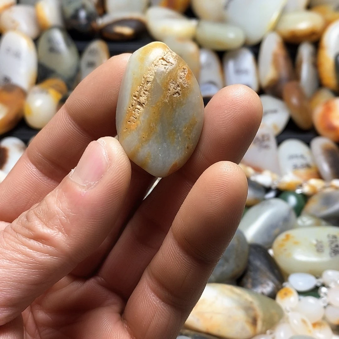 和田玉颈饰未镶嵌吊坠