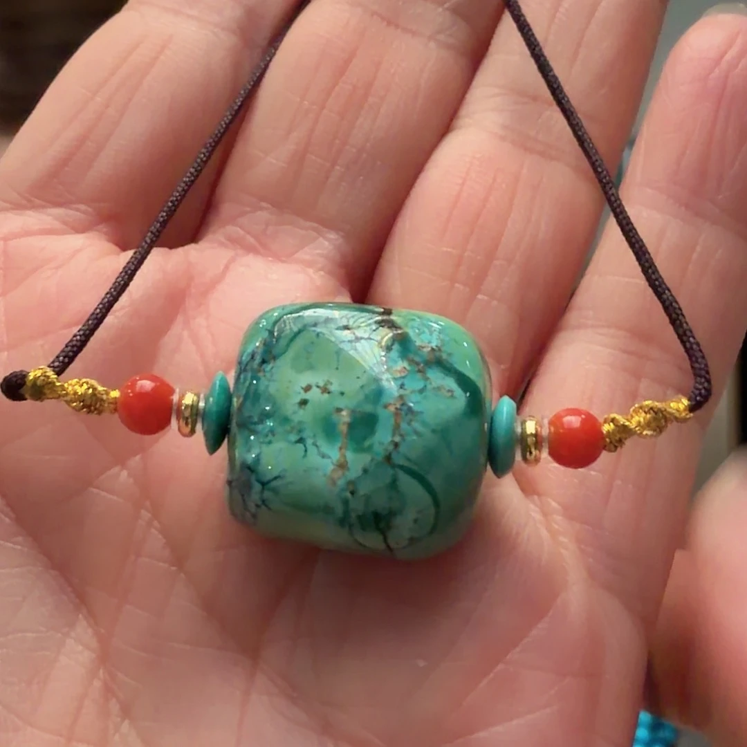 绿松石未镶嵌颈饰