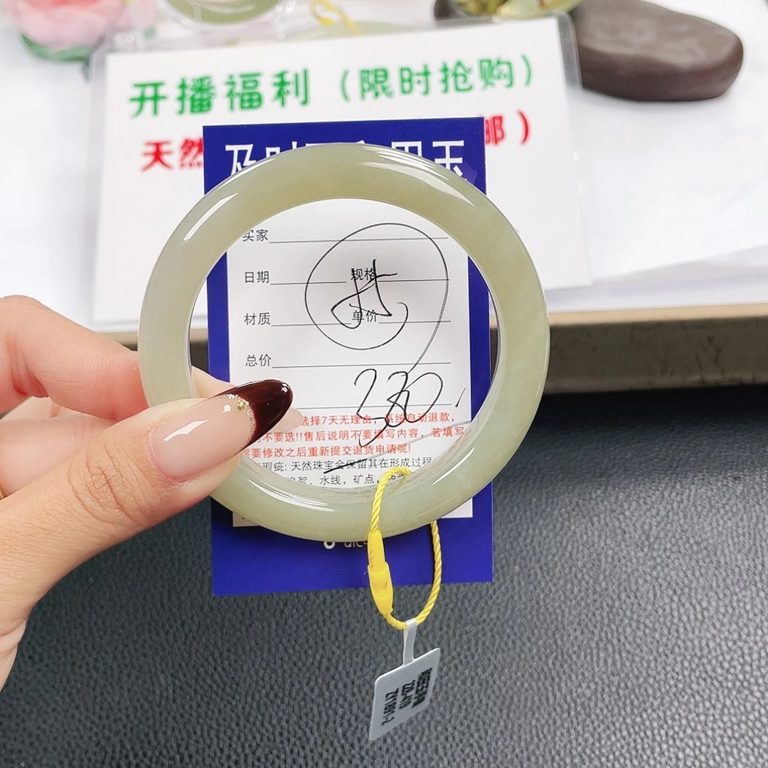 和田玉未镶嵌手镯