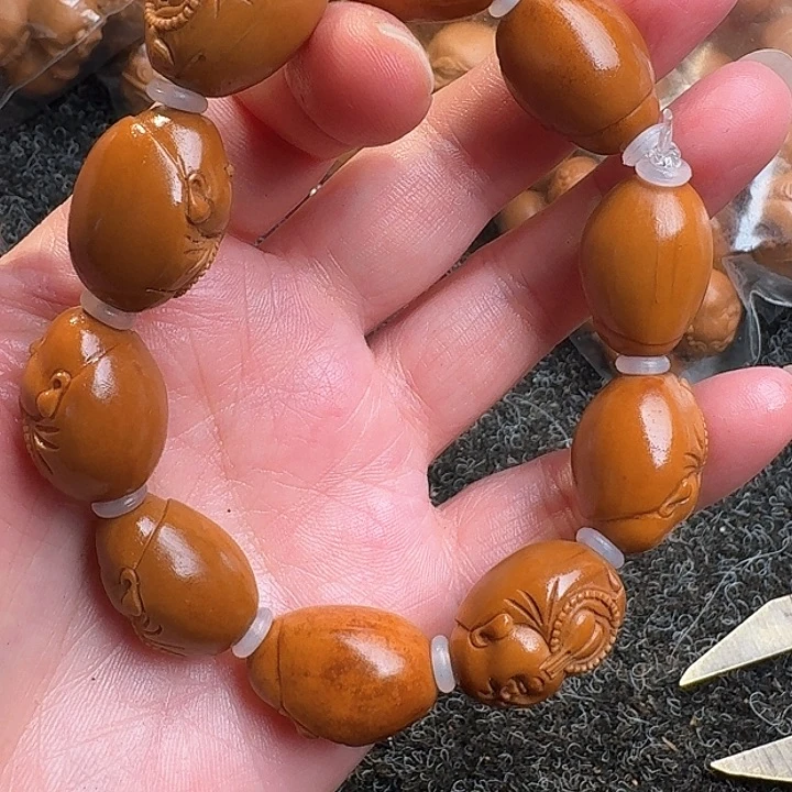 橄榄核吊坠橄榄一心向佛瑕疵