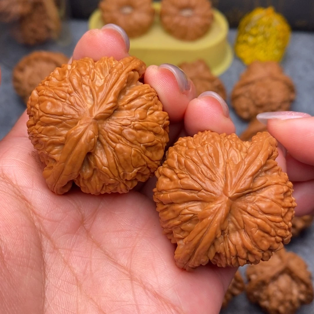 文玩核桃把件毕业红皮球白43.5全品