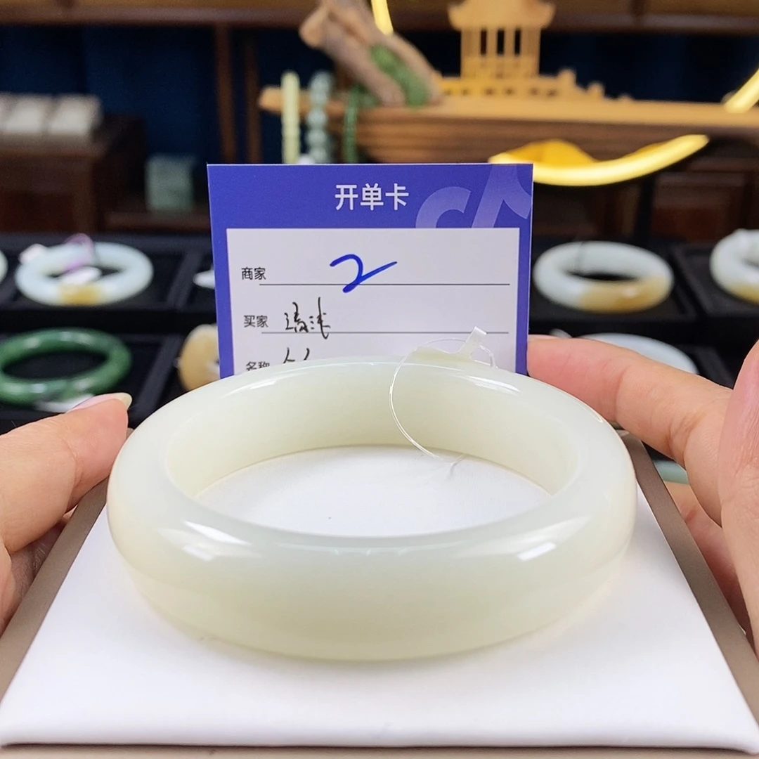 未镶嵌手镯和田玉清*