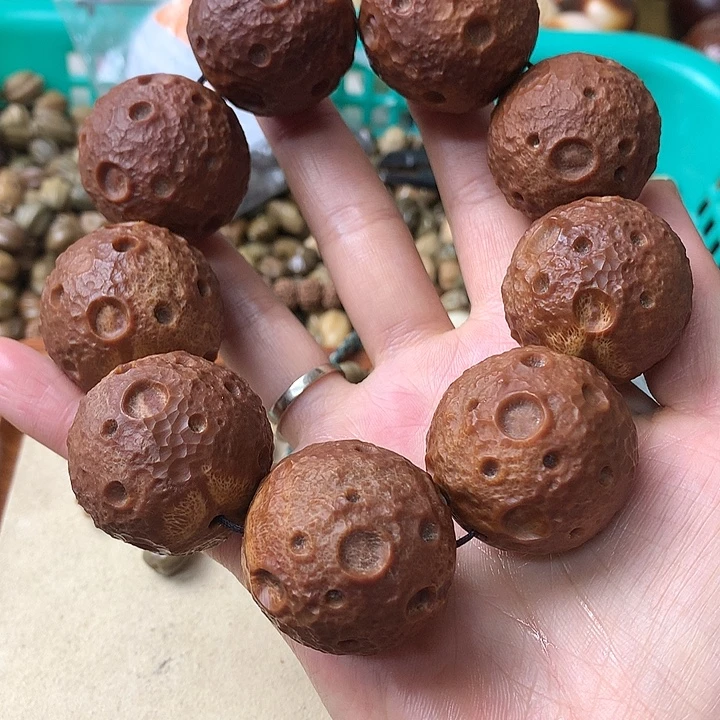 千眼菩提吊坠橄榄核雕刻星球手持