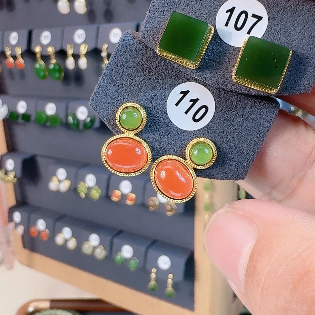 ‍***゛和田玉银S925镶嵌耳钉