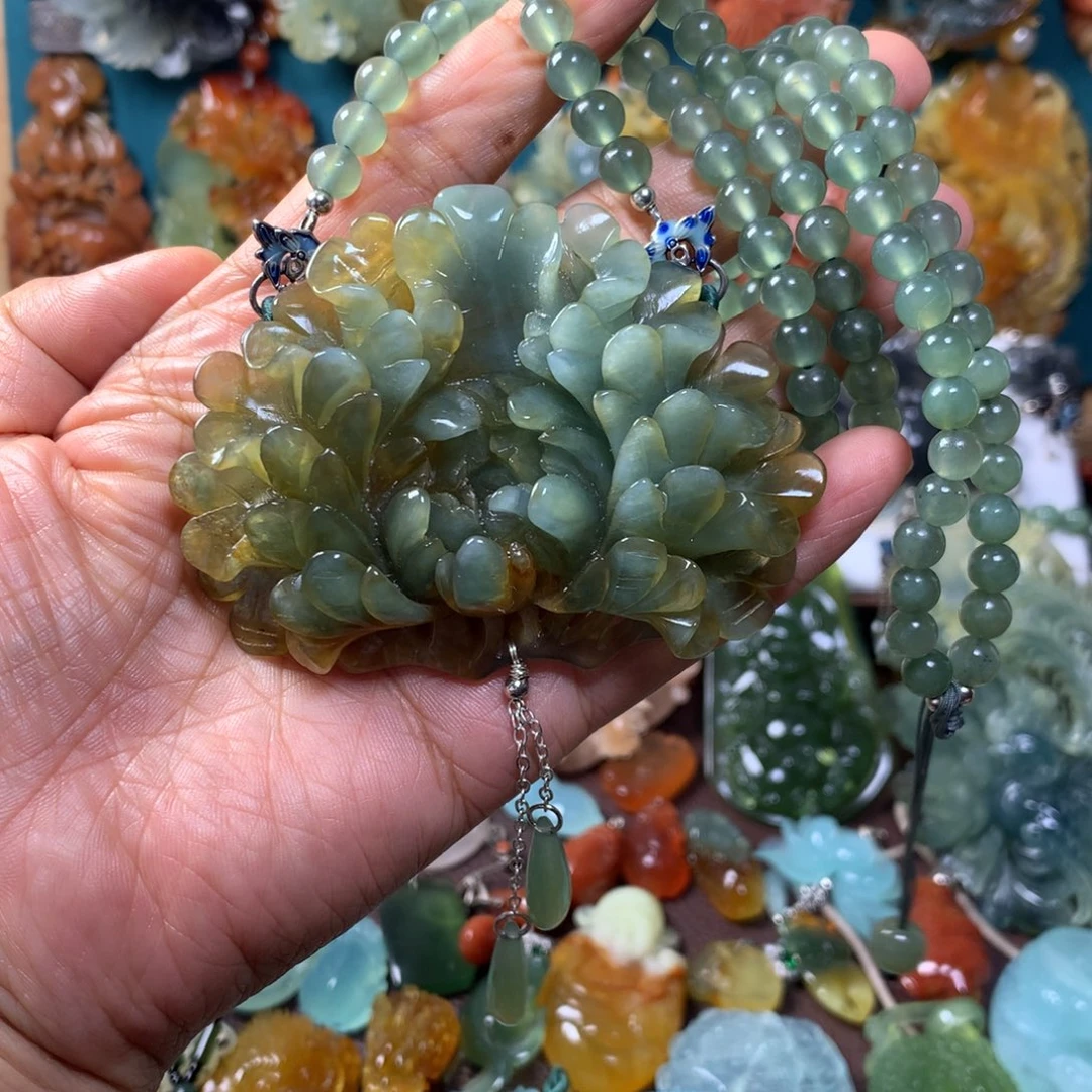 蛇纹石玉未镶嵌挂坠