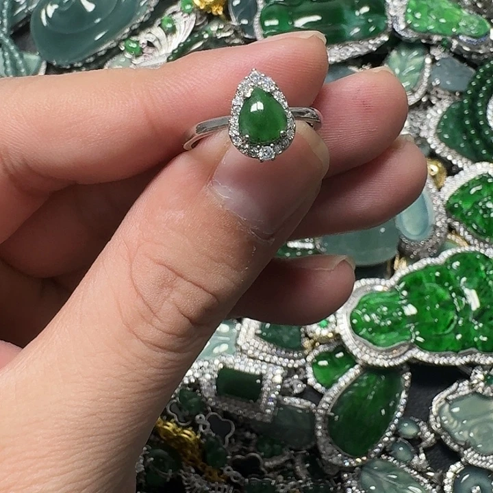 翡翠未镶嵌颈饰天然A货翡翠放漏