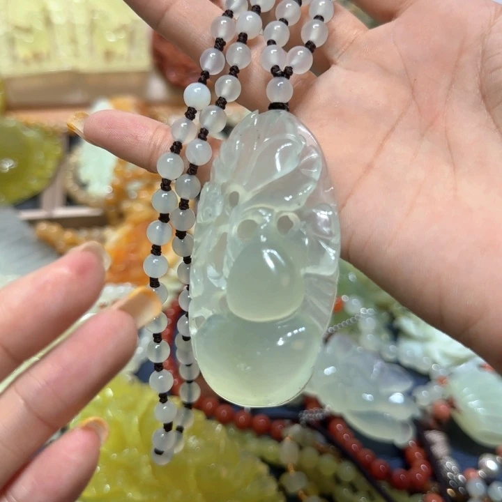 合金蛇纹石玉吊坠