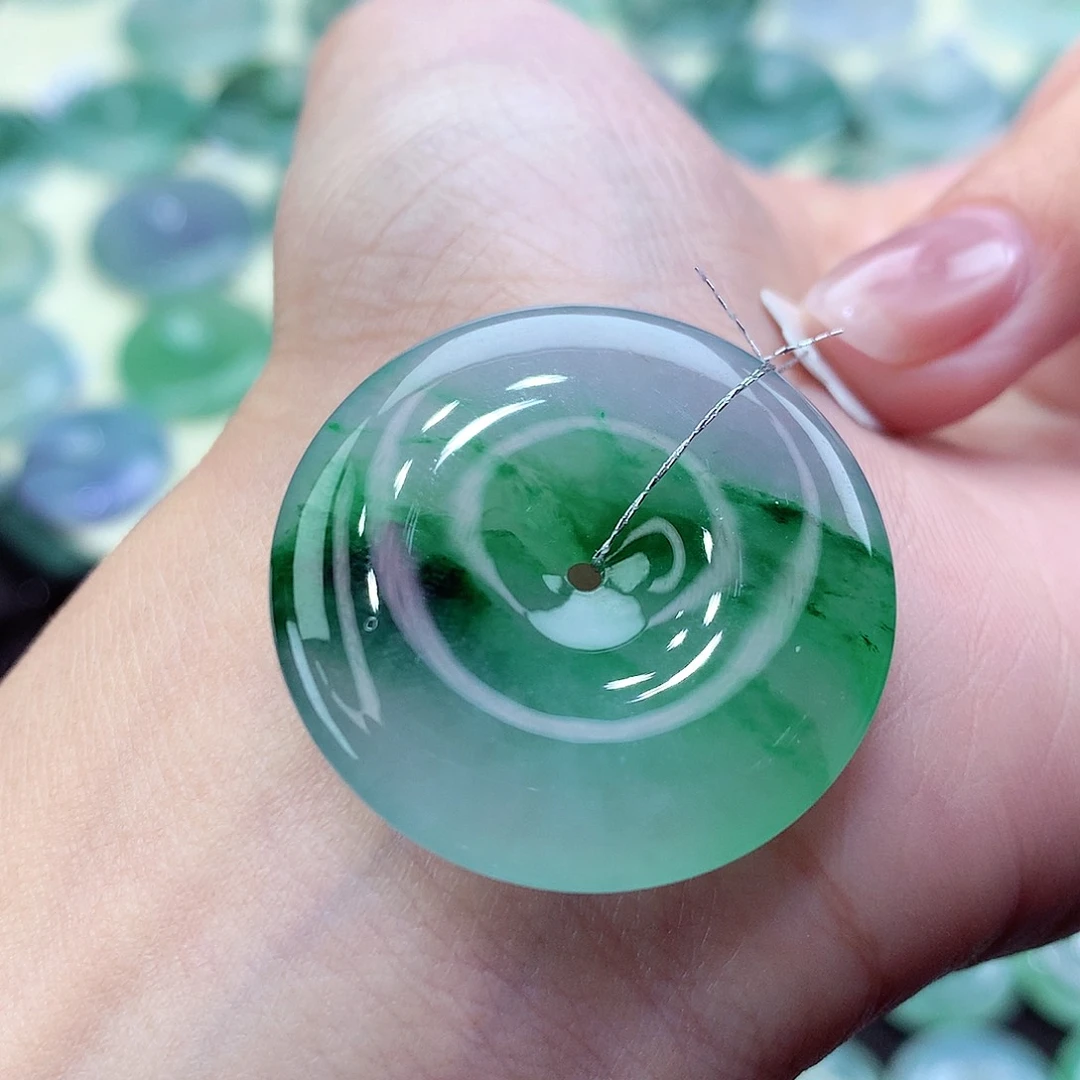 翡翠颈饰未镶嵌编号91。尺寸30.3-5.7