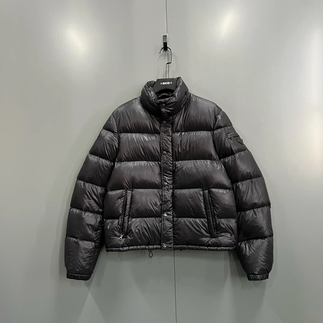 95新 Prada/普拉达 q217 三角标羽绒服 50码/ fg207437