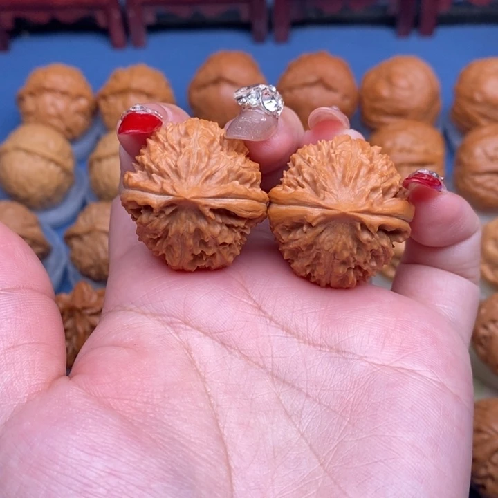 文玩核桃把件小狮子