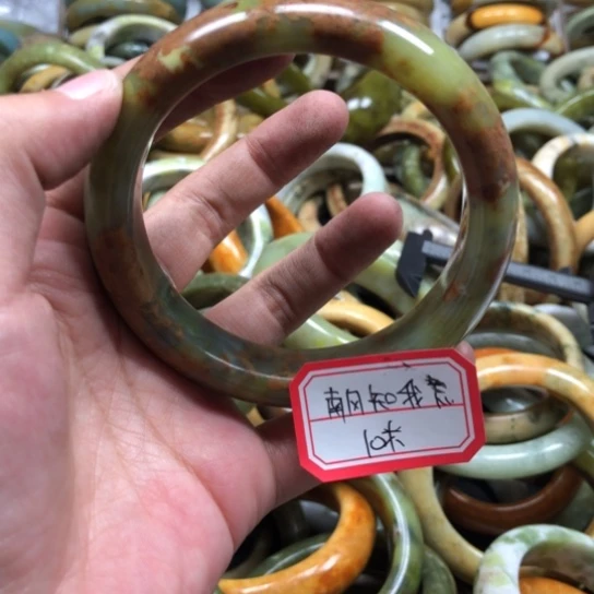 未镶嵌蛇纹石玉手镯南***意