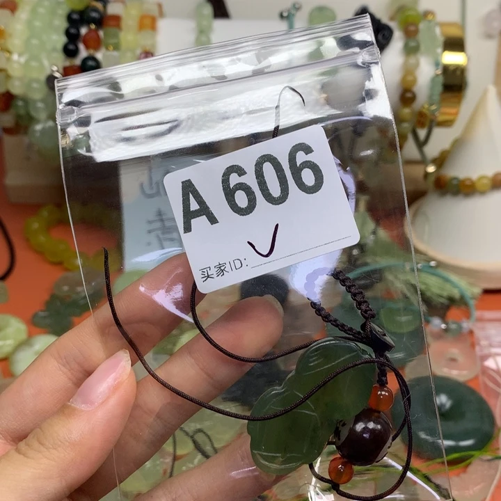良***合金蛇纹石玉颈饰