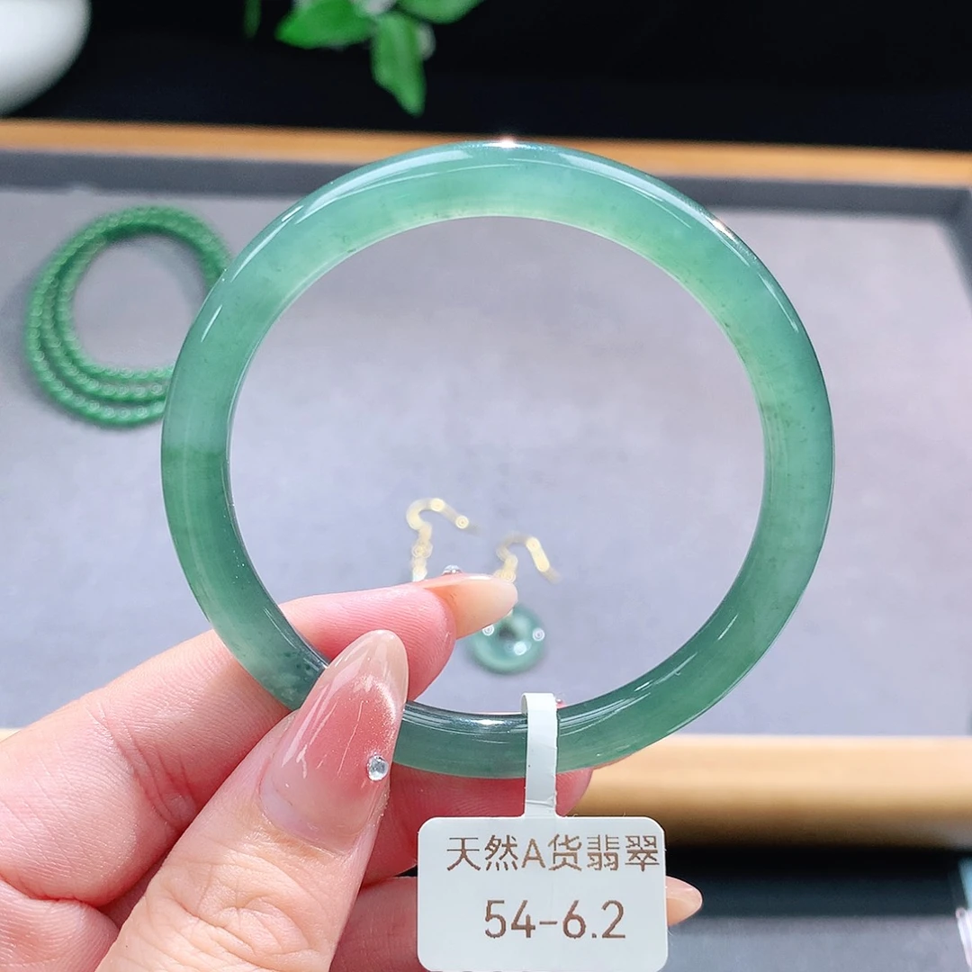 未镶嵌手镯（圆镯）翡翠