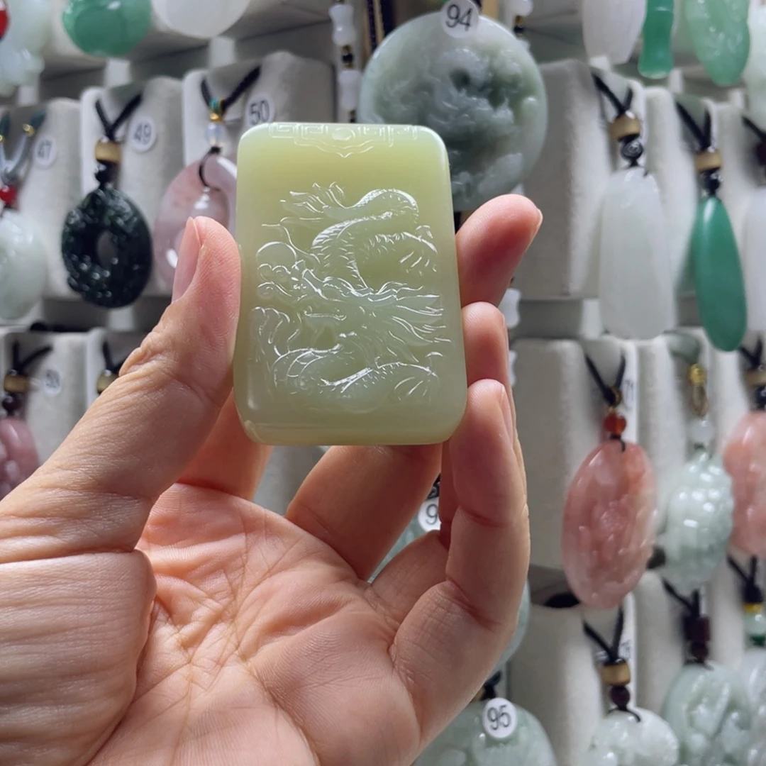 石英质玉未镶嵌颈饰