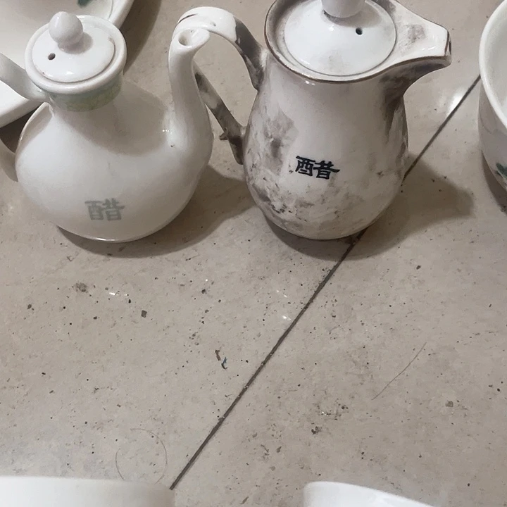 瓷片茹****）醋壶各两个，库存微瑕