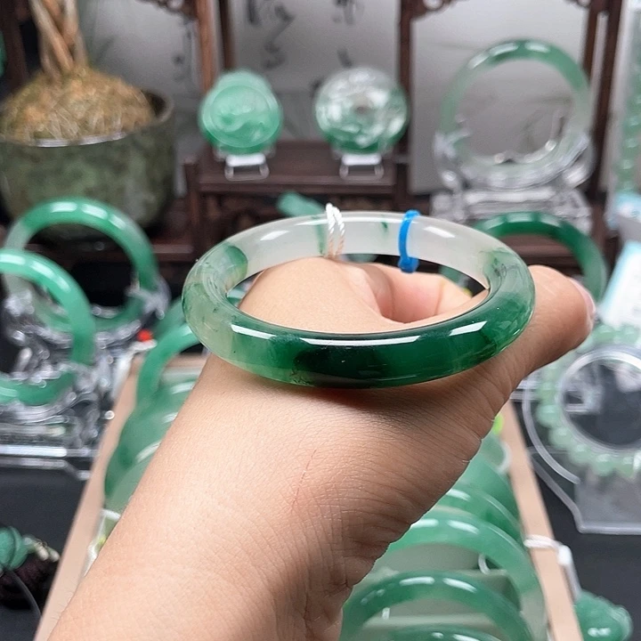 未镶嵌手镯石英质玉