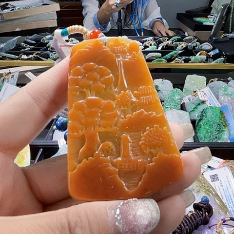 颈饰未镶嵌翡翠一个