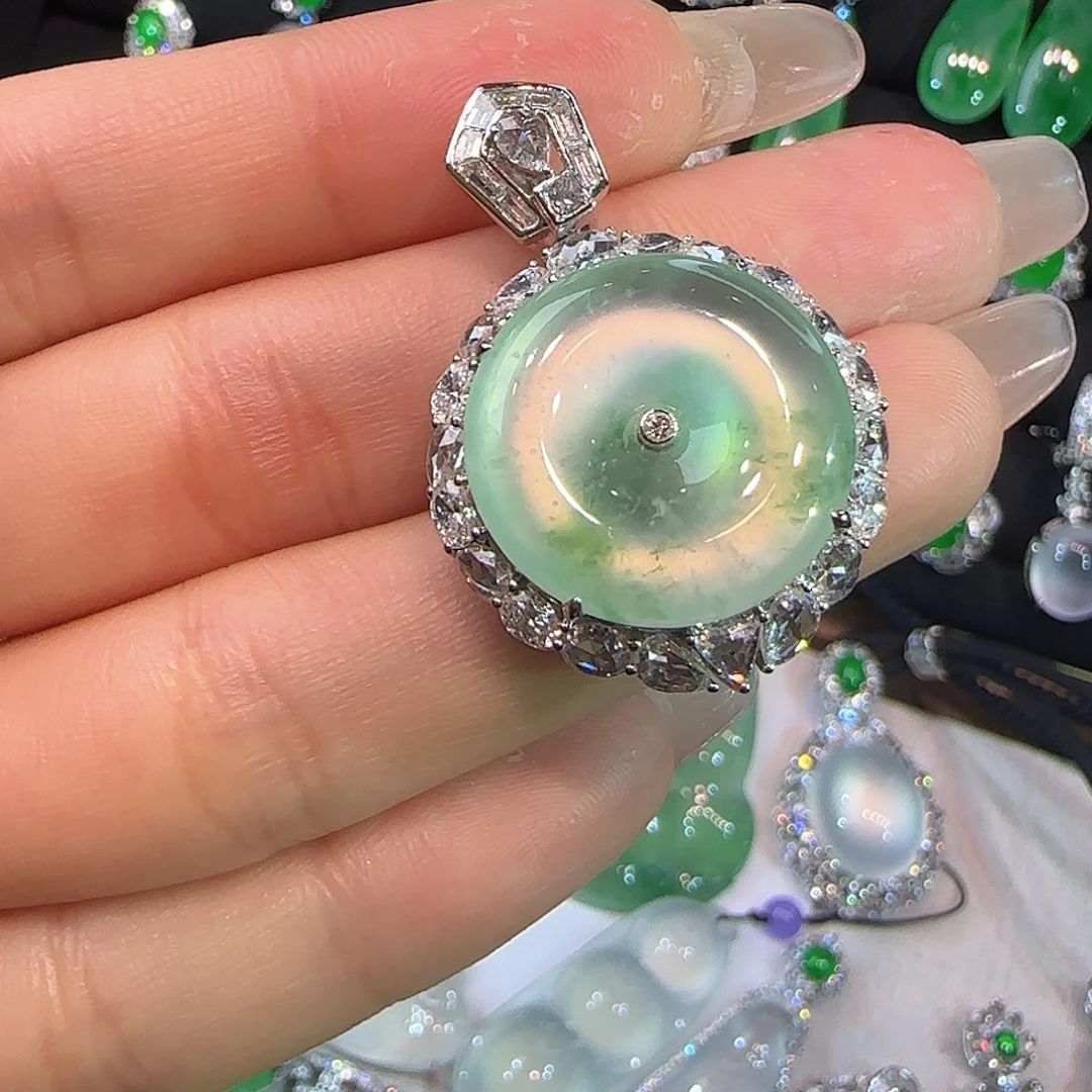 翡翠18K金镶嵌戒指