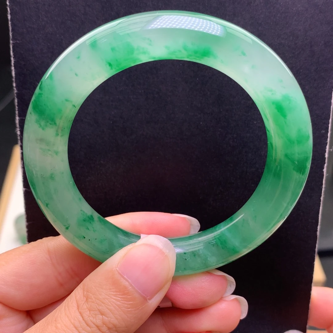 未镶嵌手镯石英质玉