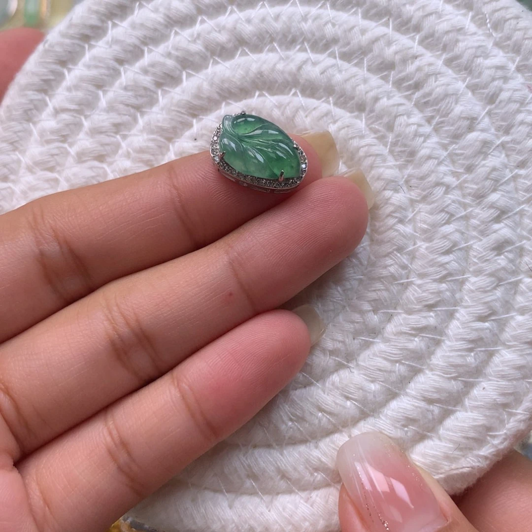 颈饰银S925镶嵌翡翠