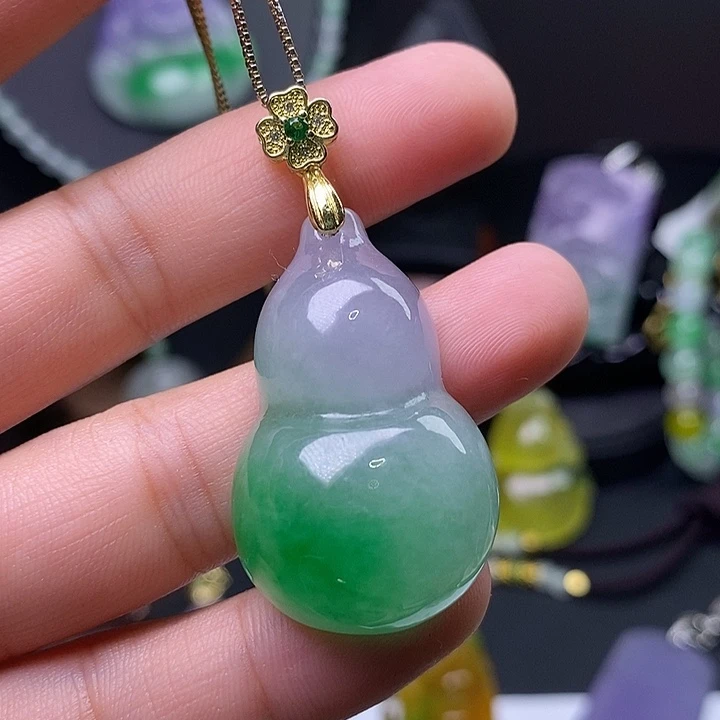 翡翠未镶嵌吊坠(赠链)