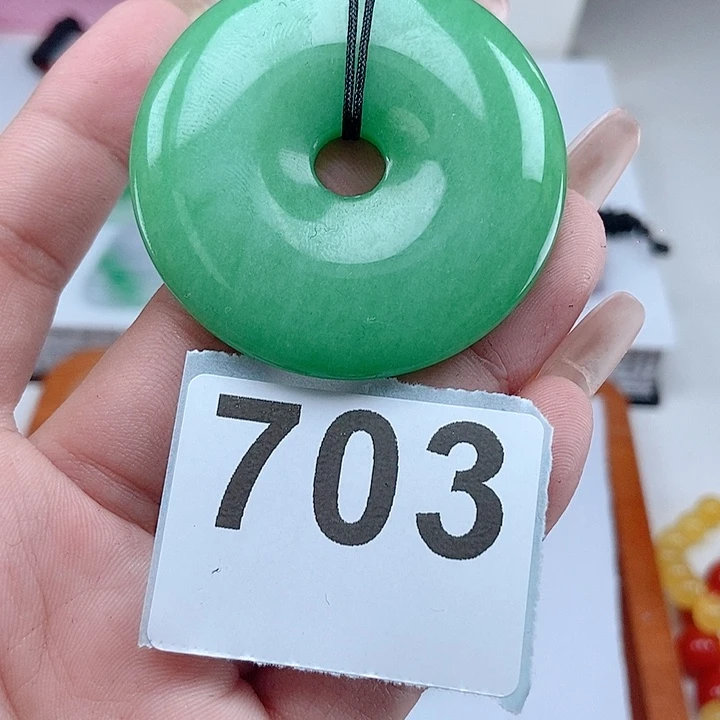 翡翠颈饰未镶嵌吊坠