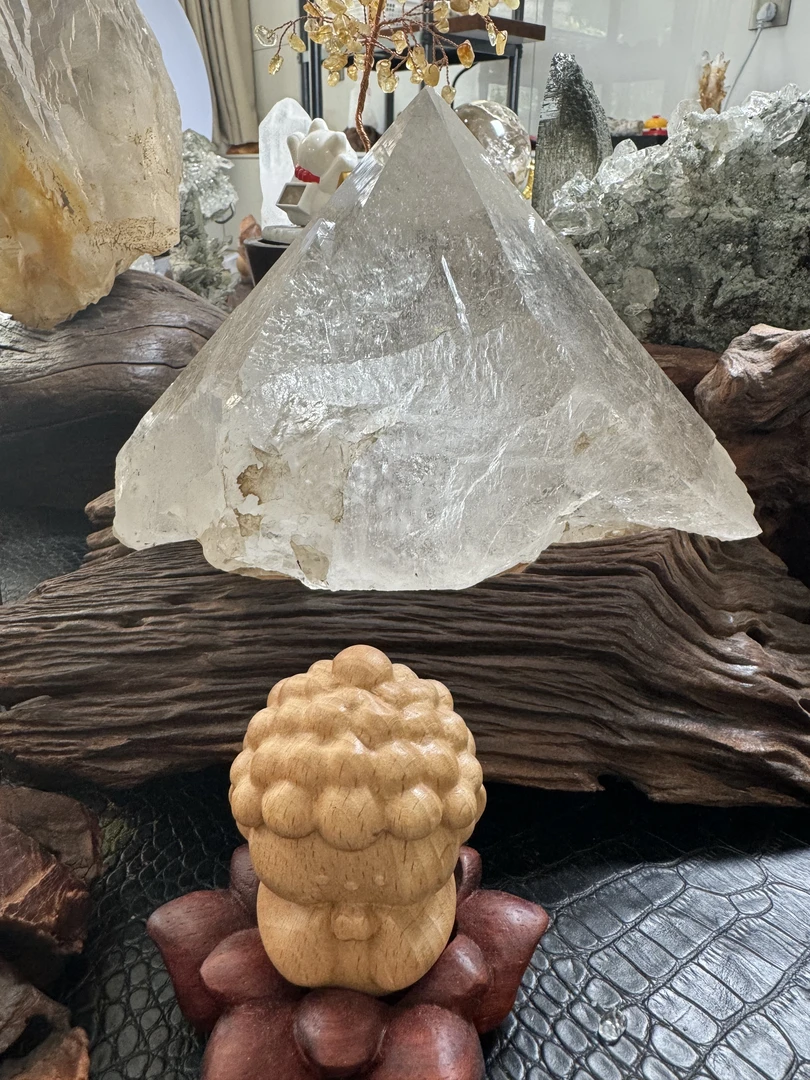 晖晖的水晶原石摆件