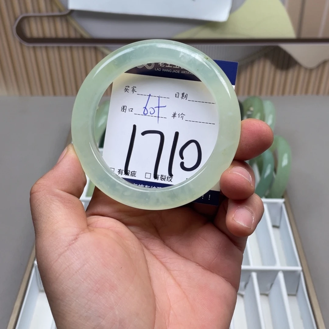 岫玉手镯手镯未镶嵌