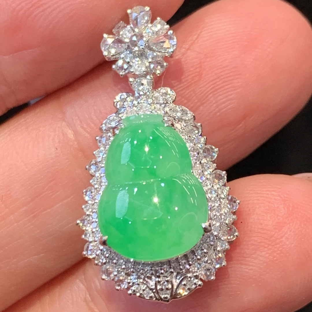 18k金镶嵌缅甸A货翡翠冰阳绿葫芦吊坠