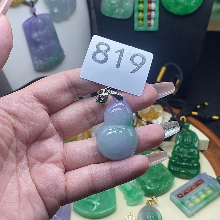 翡翠未镶嵌吊坠(赠链)