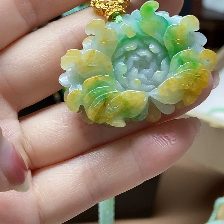 翡翠未镶嵌颈饰吊坠