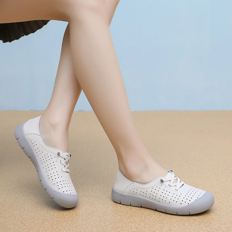 2025新款妈妈洞洞鞋凉鞋女款休闲一脚蹬夏季软皮舒适休闲鞋软底