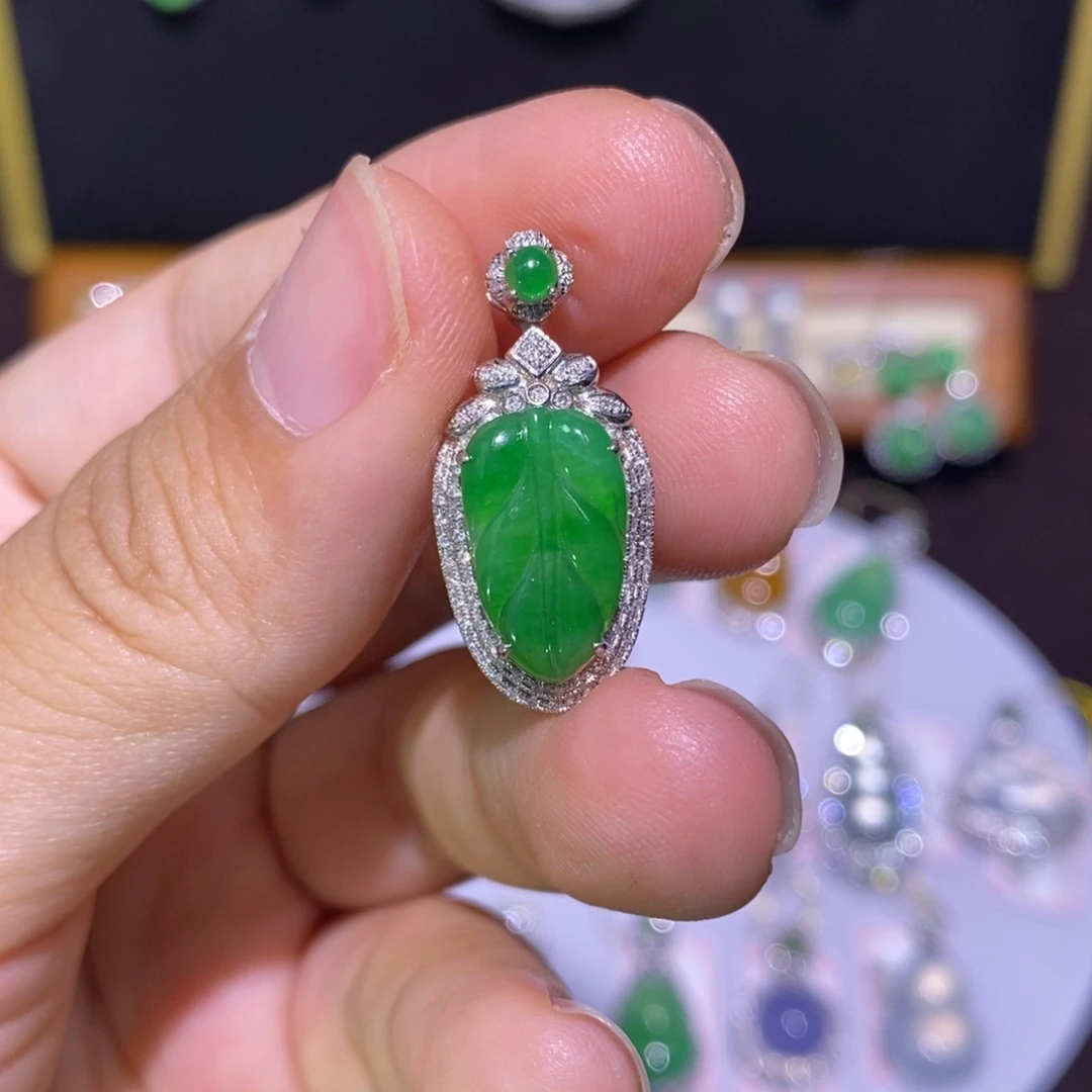 【闪购商品】套链18K金镶嵌翡翠
