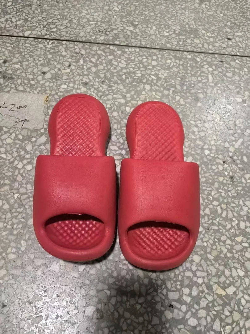 《厚广家》3楼39-40码居家外穿厚底踩屎感拖鞋 发1双 红色微瑕疵