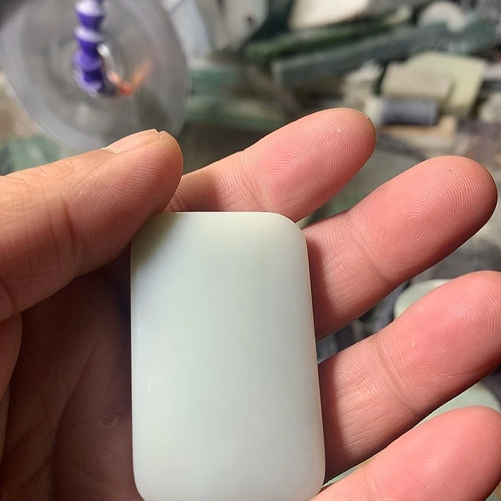 颈饰未镶嵌和田玉（糖玉）