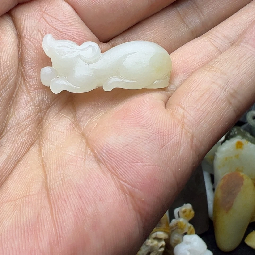 摩***羯和田玉未镶嵌颈饰