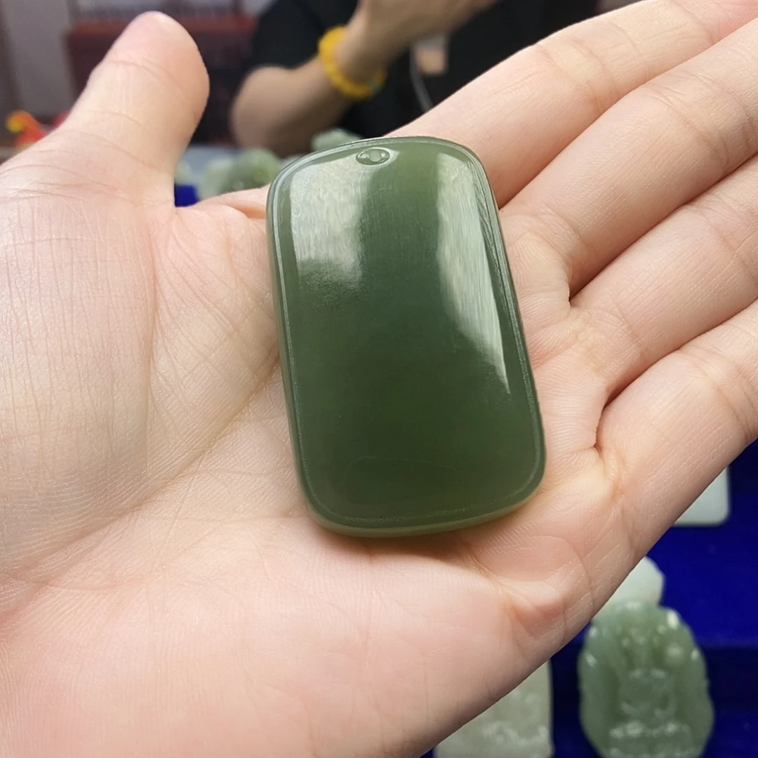 金***和田玉未镶嵌颈饰