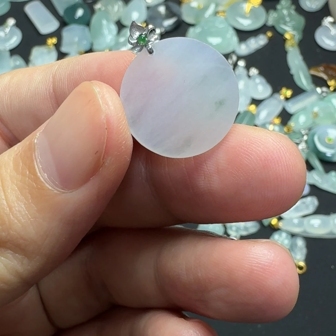 翡翠18K金镶嵌颈饰无事牌