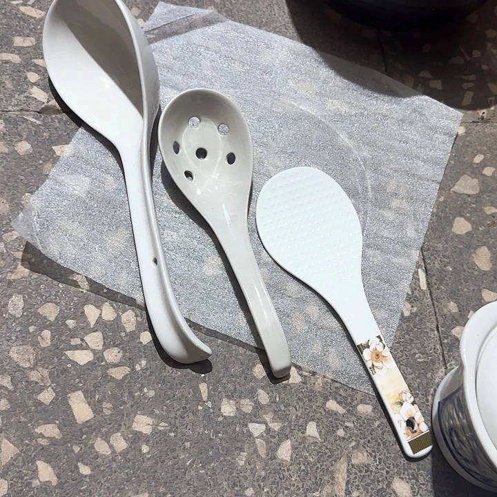 瓷片陶瓷盘子碗啥都有