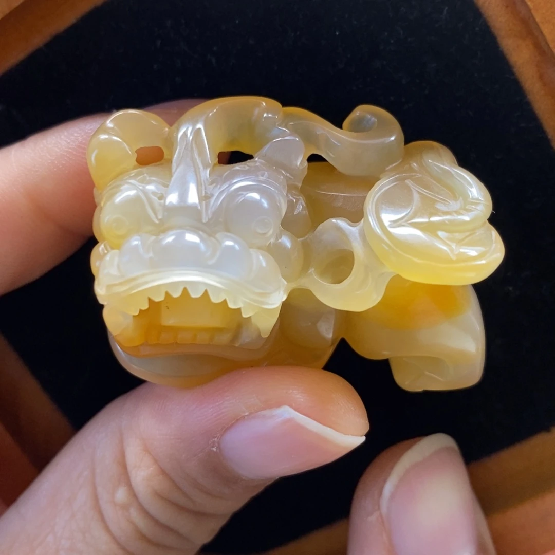 石英质玉（黄龙玉）颈饰未镶嵌