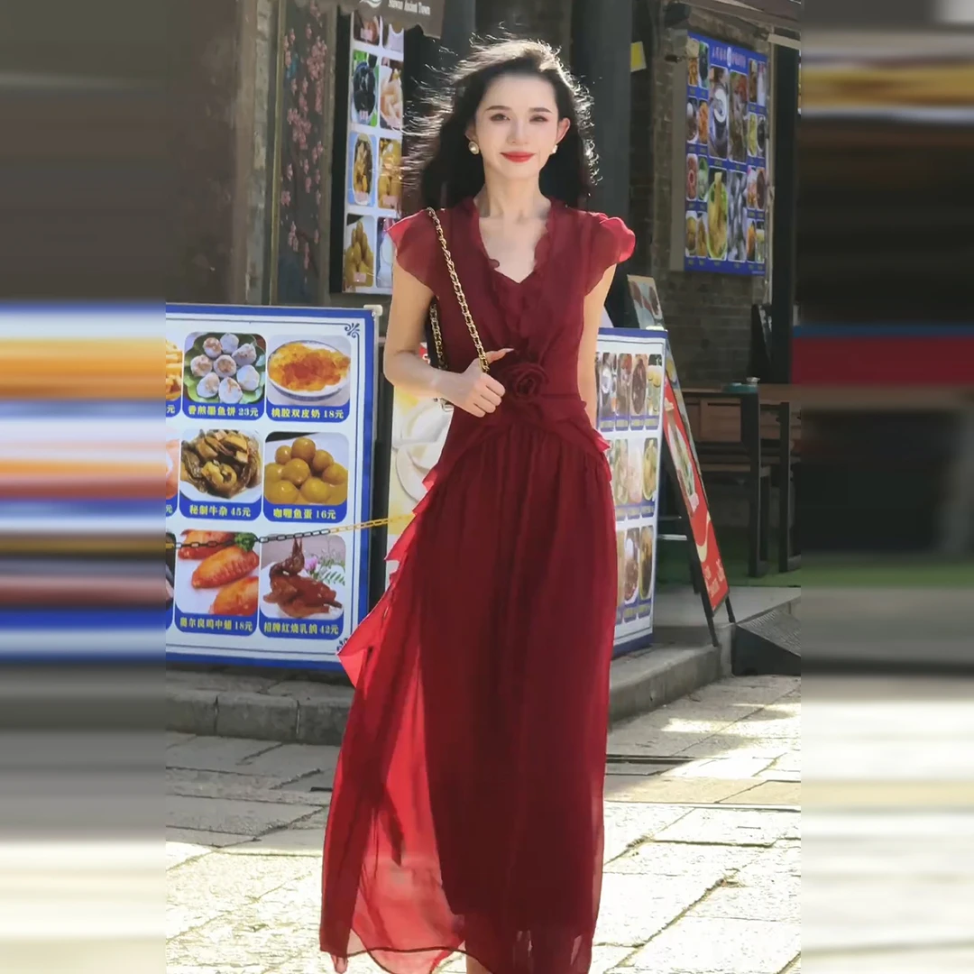 海边度假法式复古红色连衣裙女夏季2025新款立体花朵气质收腰长裙