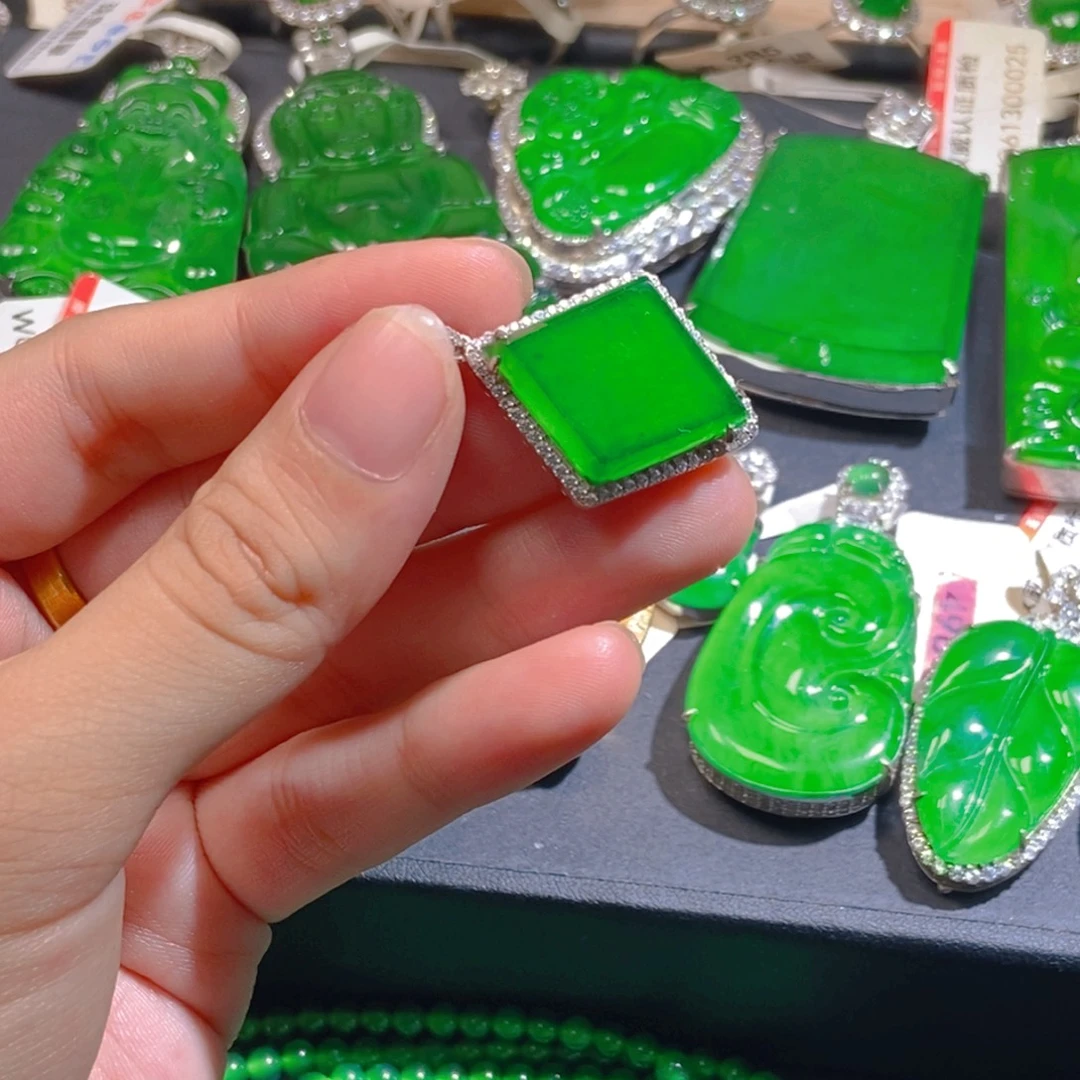 吊坠(不含链)未镶嵌翡翠