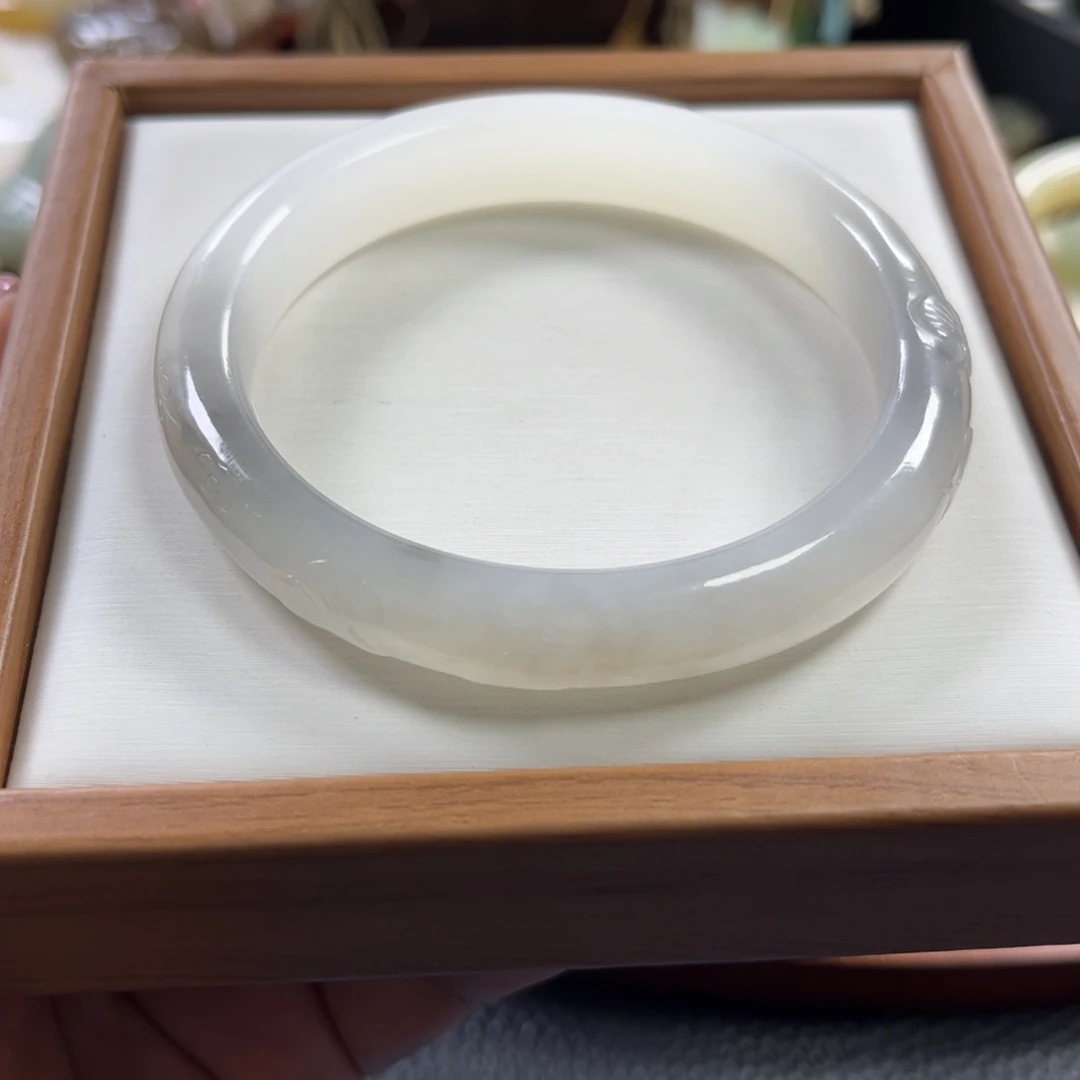 和田玉未镶嵌手镯