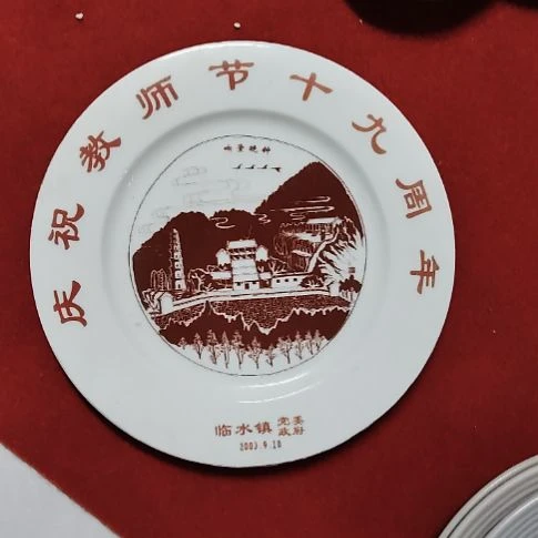 瓷片盘，沙锅，瓷片，瓶，碗，各种沙锅，摆件，